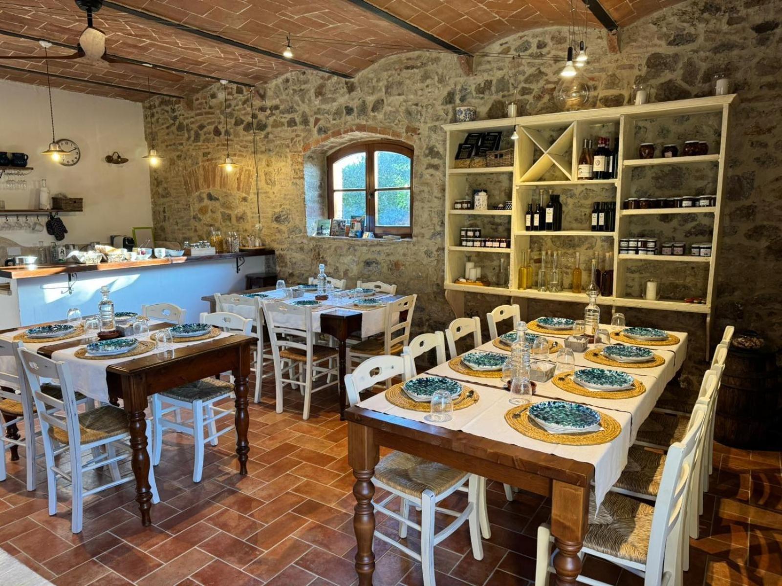 Agriturismo La Peschiera Casole dʼElsa Dış mekan fotoğraf